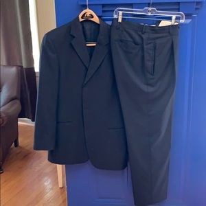 Hugo Boss Two piece suit with 3 button jacket